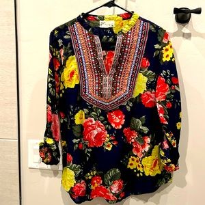 Floral Magazine size M blouse/tunic with elaborate details on chest.